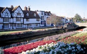 Learn English in Canterbury - Universe Study